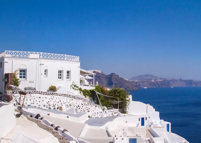 Alexander\'S Suites