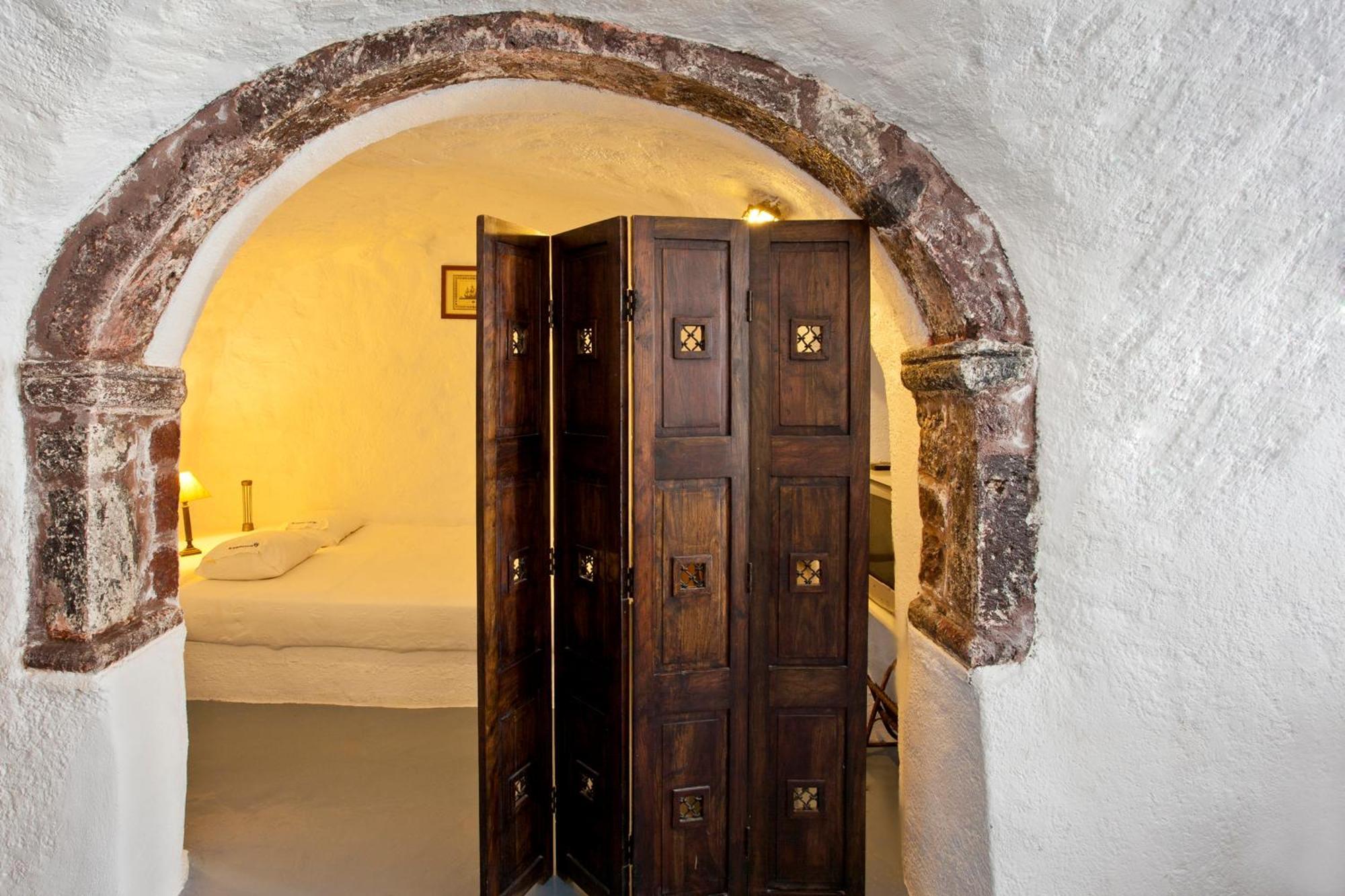 Alexander's 4* Oia (Santorini)