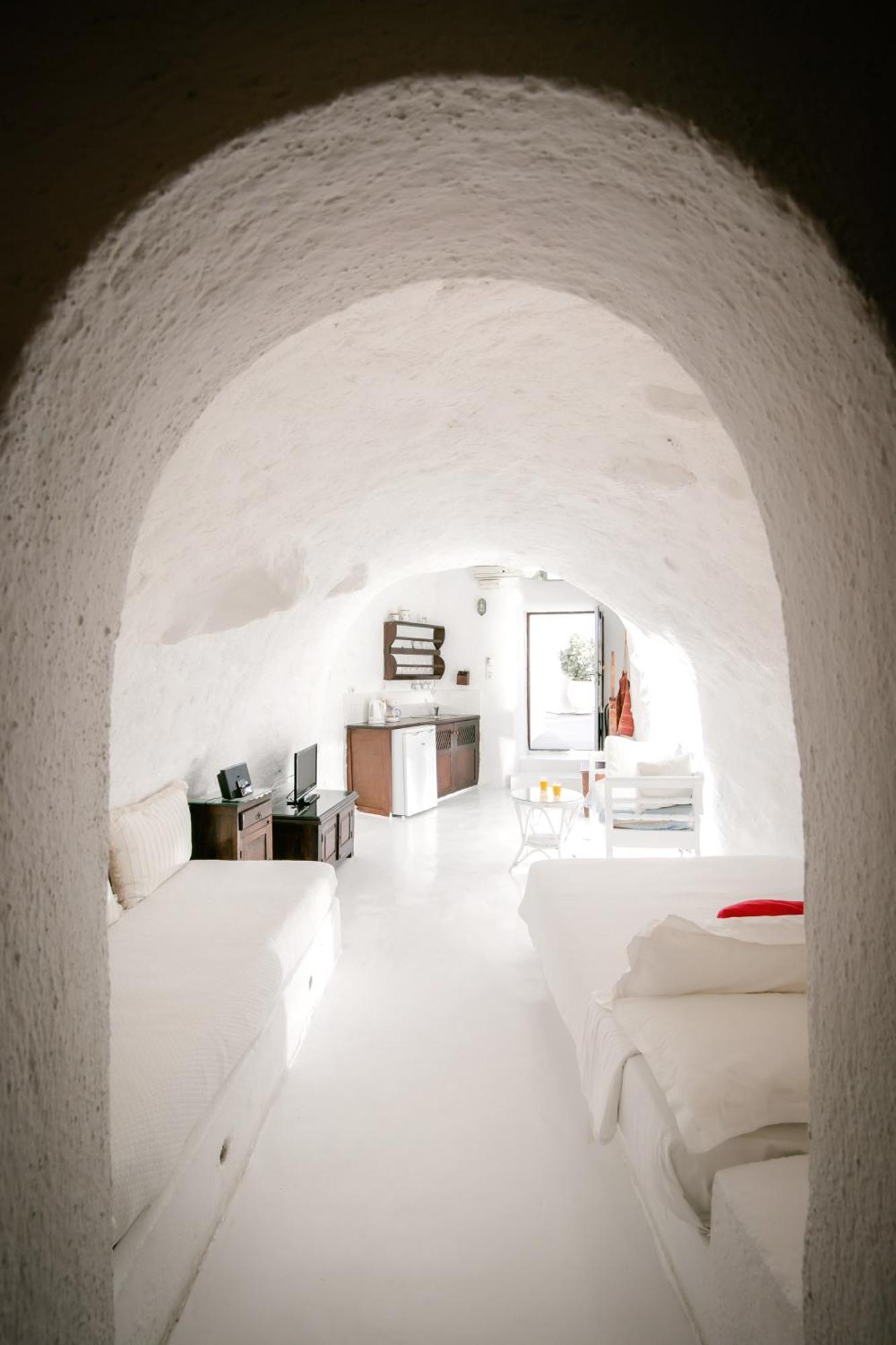 Alexander's Apartahotel 4*